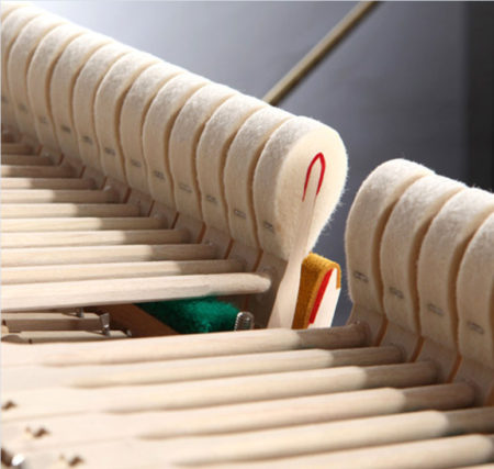 DRUHY KLAVÍROVÝCH MECHANIK A JAK JE SNADNO ROZEZNAT